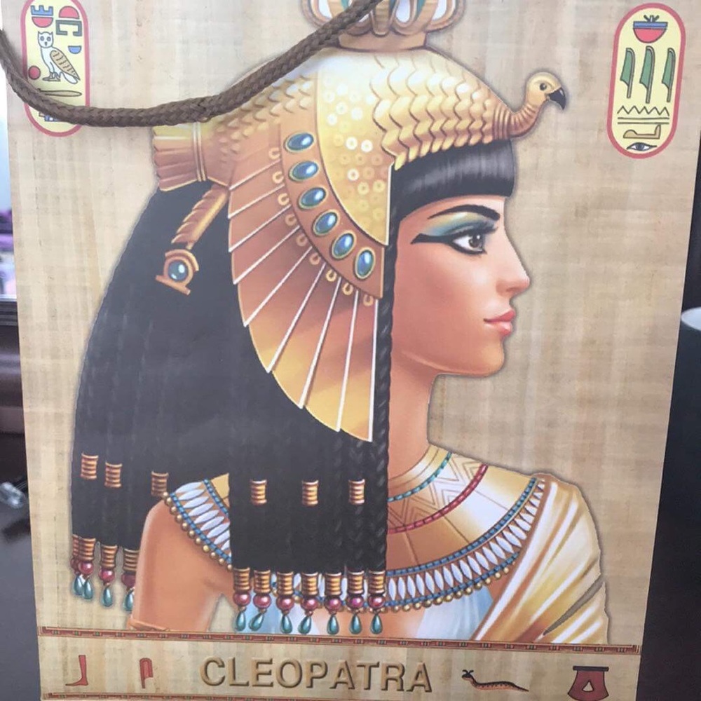 Cleopatra pharaonic gift bag bardy paper style.